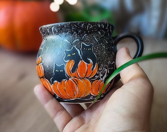 ハロウィンコーヒーマグ：黒猫、カボチャ、魔女の帽子、コテージコアの秋の装飾