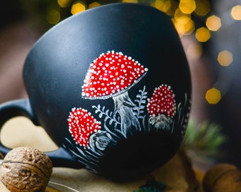 Mug champignon amanite : tasse de tisane peinte à la main, décor forêt de sorcières