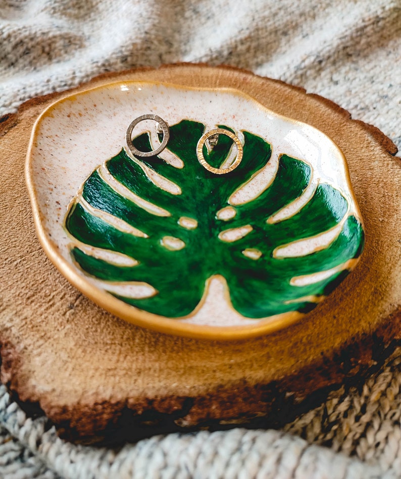 Monstera leaf Ring dish for jewerly, botanical home decor jewelry dish, flower housewarming gift, jungle decor for bedroom image 4