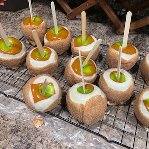 Apple pie caramel apples