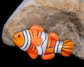 Broche poisson clown, mosaïque, idée cadeau pour amateur de poissons tropicaux, orange et blanc, animal de récif corail, bijoux océan, jolie créature marine