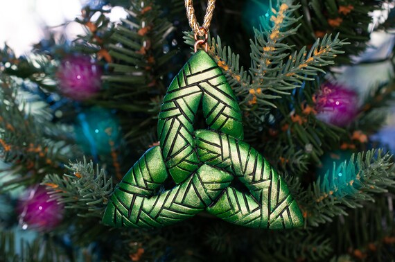 Celtic Knot Ornament, Christmas Tree Decoration, Festive Irish Emerald Green Holiday Decor, Mosaic Art, Unique Gift idea, Infinity Triangle