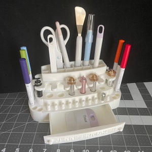 Cricut ツールとブレード用のツール ホルダー。Jennifer Maker がデザイン | 3D プリント | カッティング マシン ツール ホルダー |