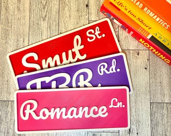 Bookish Road Signs – Smut St, TBR Rd, Romance Ln – 3D Printed Library Decor
