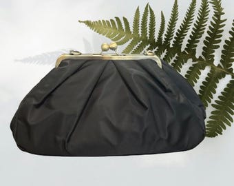 Schwarze Clutch mit Rahmen: Retro Kiss Lock Crossbody Bag