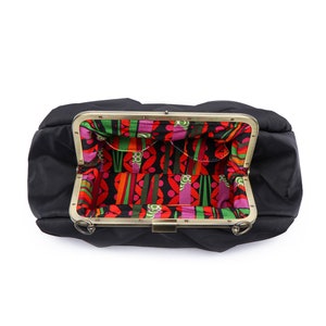 Zwarte clutch met frame, zwarte crossbody-tas, zwarte tas met sluiting, zwarte tas met gesp, retro-stijl portemonnee, Kiss Lock-tas, zwarte schoudertas