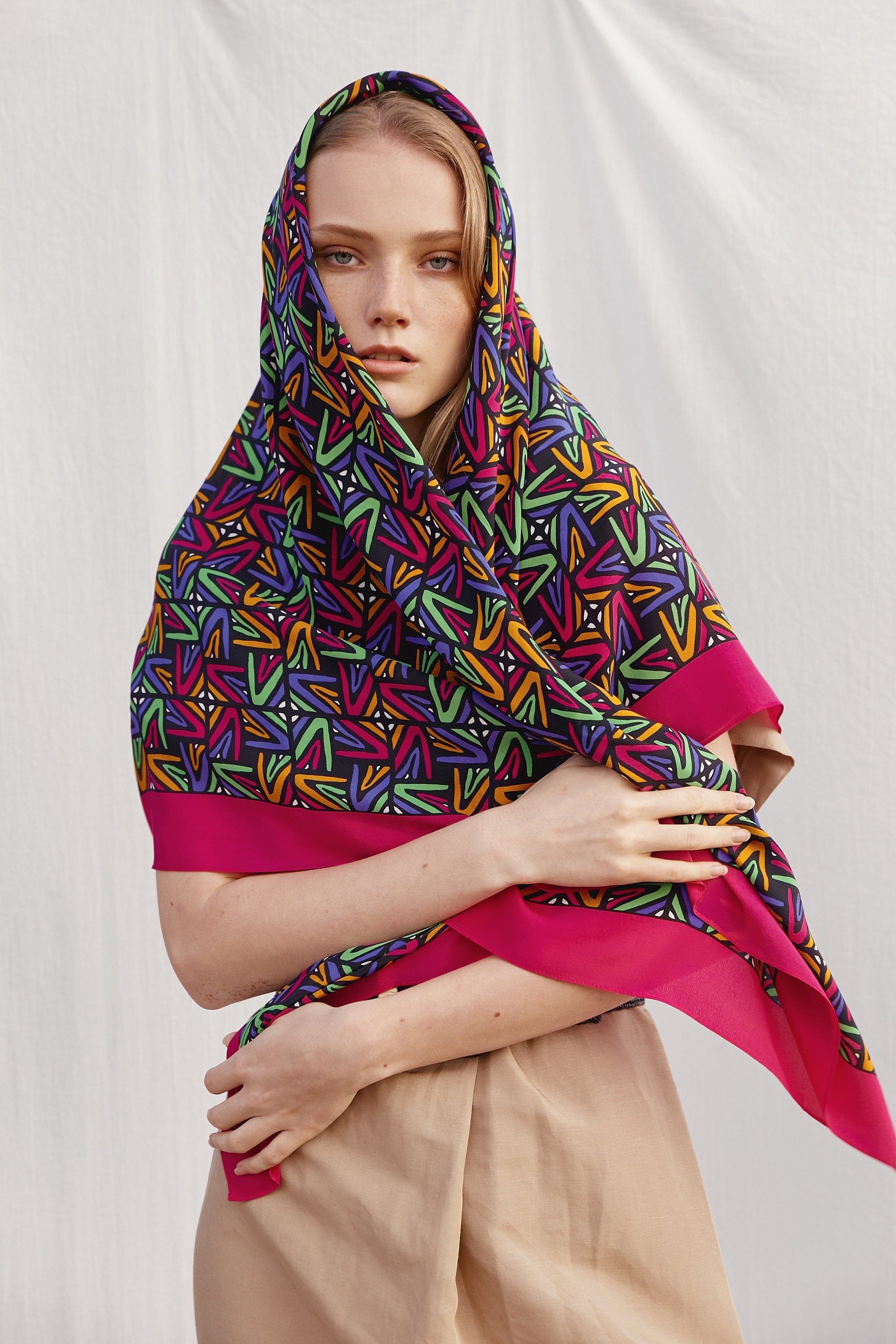 Y*o様 Èaphi エフィ INDIA PATTERN SATIN SCARF Èaphi エフィ INDIA PATTERN SATIN SCARF - メルカリ