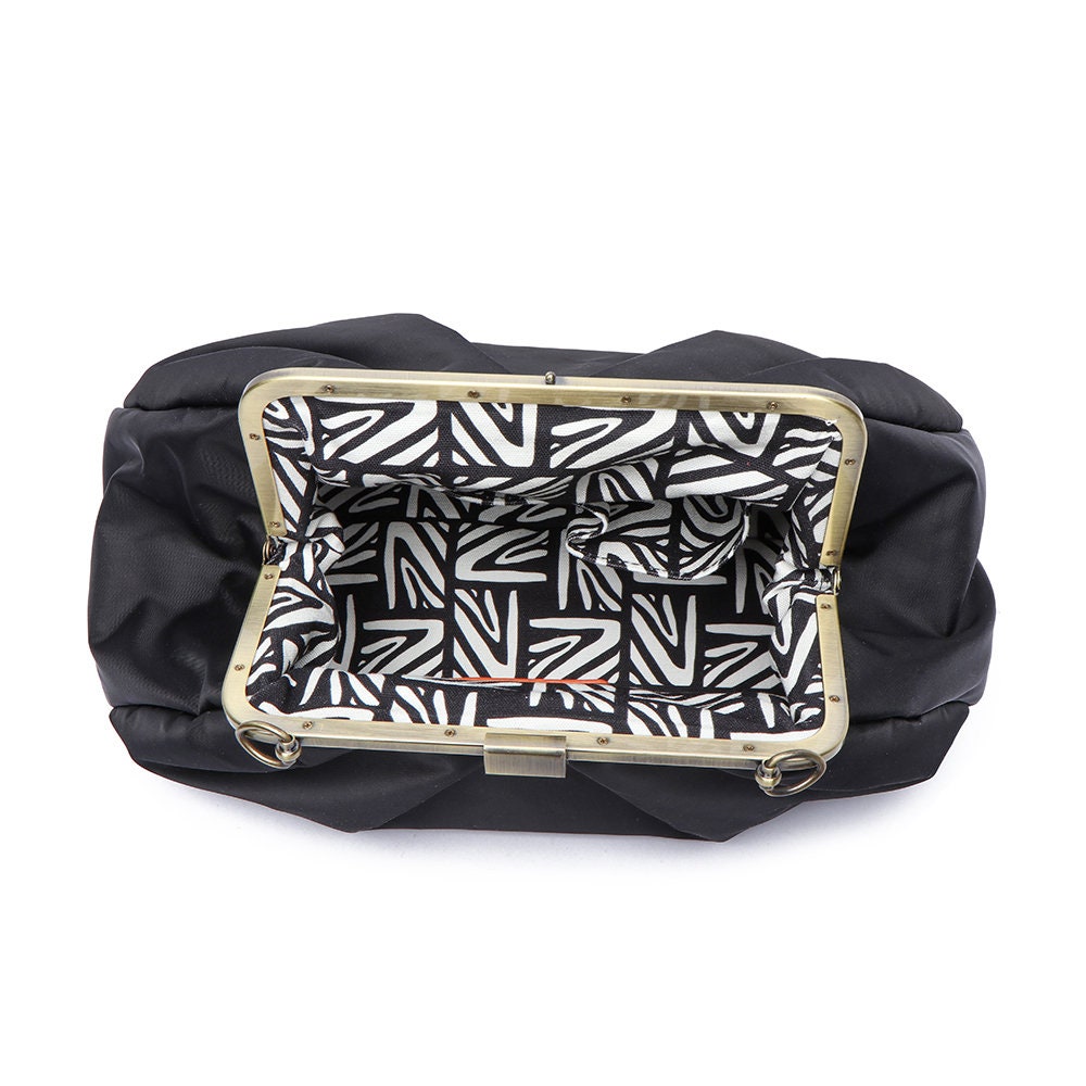 Black Frame Clutch, Black Crossbody Purse, Black Clasp Bag, Black Top Clasp Purse, Retro Style Purse, Kiss Lock Bag, Black Shoulder Bag