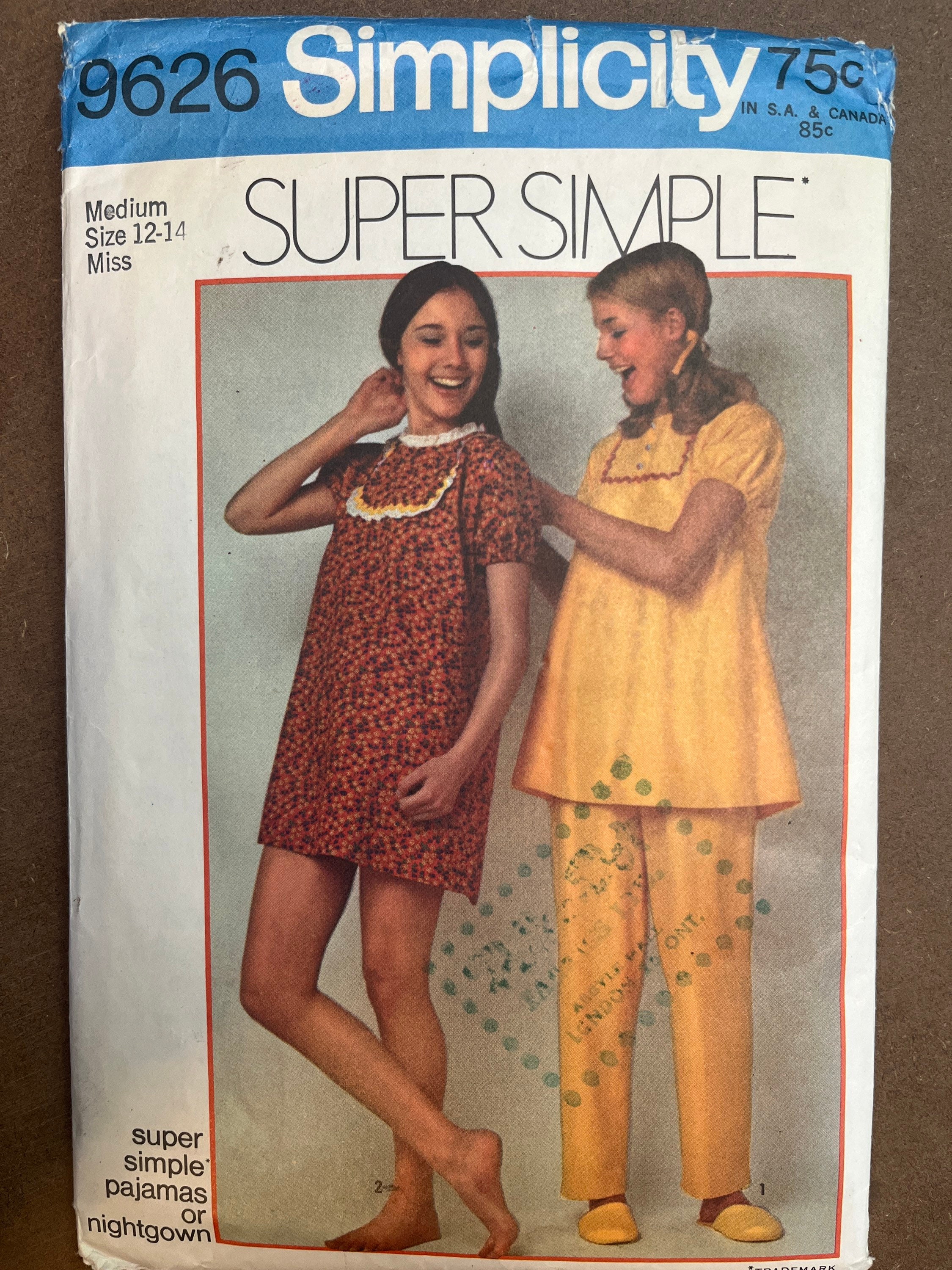 Pajamas or Nightgown Vintage 1971 Womens Misses Sleepwear