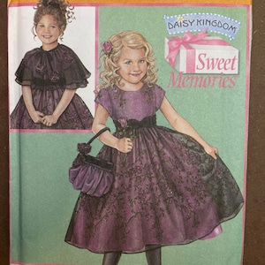 Robe pour enfant Capelet et sac à main filles patron de couture Simplicity 4448 non coupé taille 5 6 7 8
