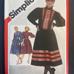Robe ajustée en deux longueurs pour femme, motif de couture vintage des années 1980 simplicité 5348 non-coupe taille 8