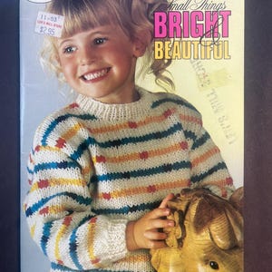 Boutons sur le devant Pulls Cardigans Pulls Filles garçons unisexes Modèles de tricot ruche livre 643 petites choses lumineuses belles
