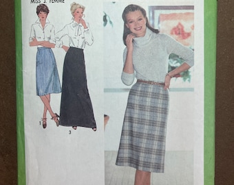 Back Zipper Skirt in Three Lengths Vintage 1979 Womens Misses Sewing Pattern Simplicity 9070 Cut Size 12