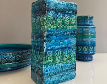Beautiful vintage vase by Bitossi / Form number 727/15 / Decor Rimini Blue / Design by Aldo Londi / Italy Ceramic / Blue / Turquoise / MCM