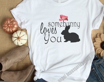 Camiseta con juego de palabras. Un conejito te ama. Una divertida declaración de amor con un diseño de conejito primaveral.