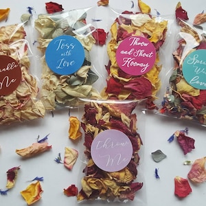 Confete Biodegradável. Pacotes pré preenchidos com adesivos personalizados. Pétalas de flores secas naturalmente. Confete de casamento. Confete de pétalas.