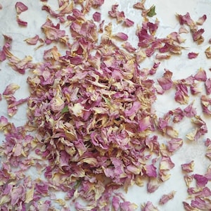 SCONTO DEL 25%. Biodegradabili. Mini petali di rosa rosa e crema classici. Coriandoli biodegradabili per matrimoni. Coriandoli di petali. Petali di rosa. Rose rosa.