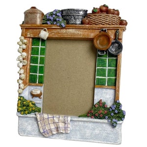Vintage resin Provençal kitchen picture frame pottery garlic herbs tile flowers