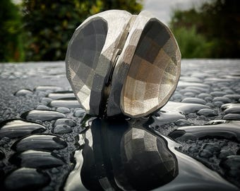 Cuáquera Lo-Fi en peltre macizo