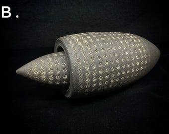 Calamar furtivo, patrón de hoyuelos grabados en gres negro - hecho a mano