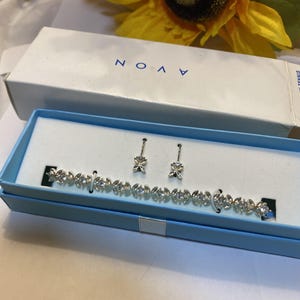 AVON - 2005, Floral Link Tennis Bracelet (up to 8")and Earrings Giftset in Special Packaging - New in Box - Pierced Earrings - Silvertone