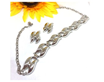 Coro Vintage 1950s Silver Tone Necklace and Earring Set, Signed, in Mint Condition.