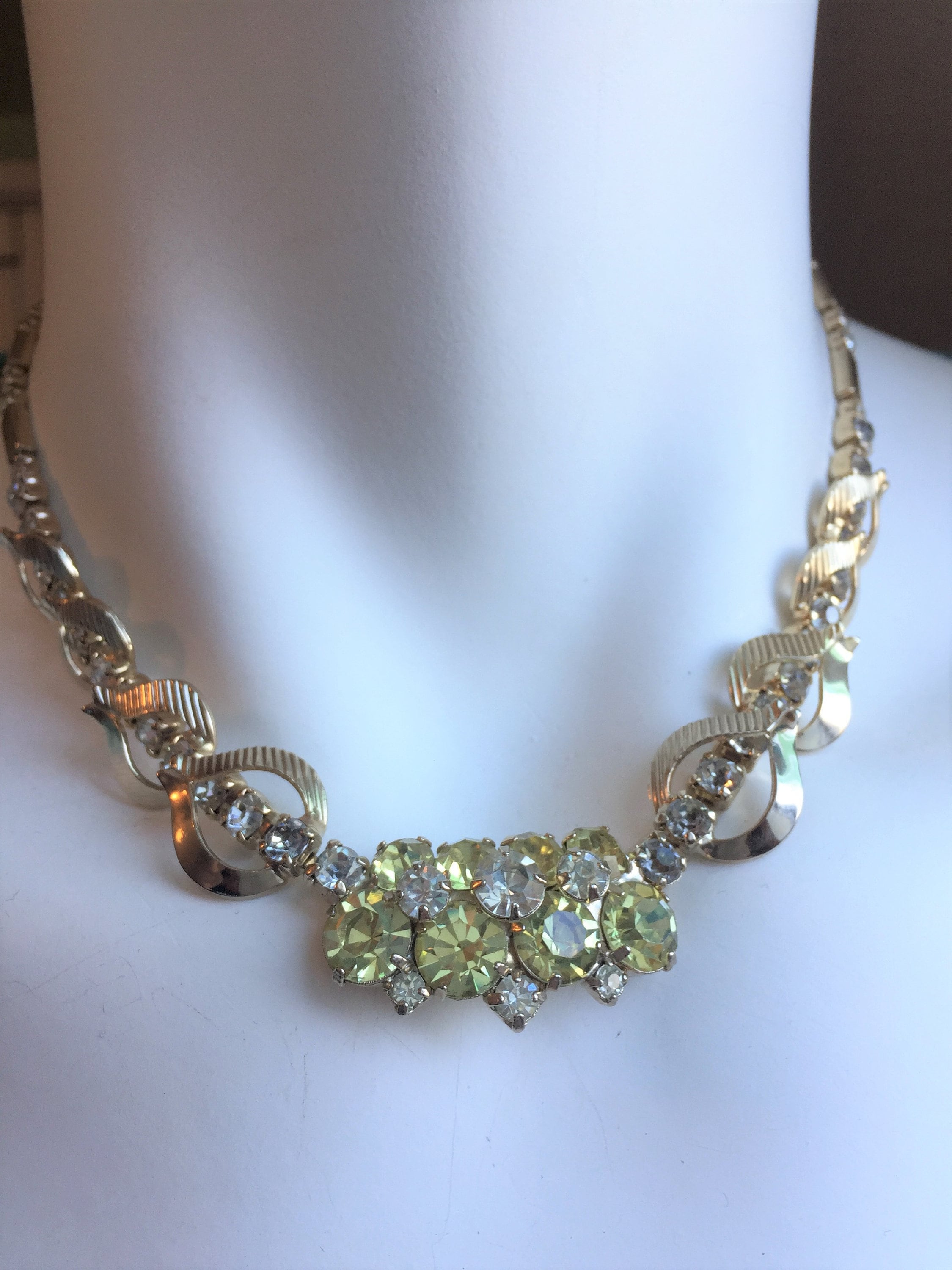Collier Vintage Signé SARAH COV - Perles, Fleurs Et Feuilles Couleur Orange