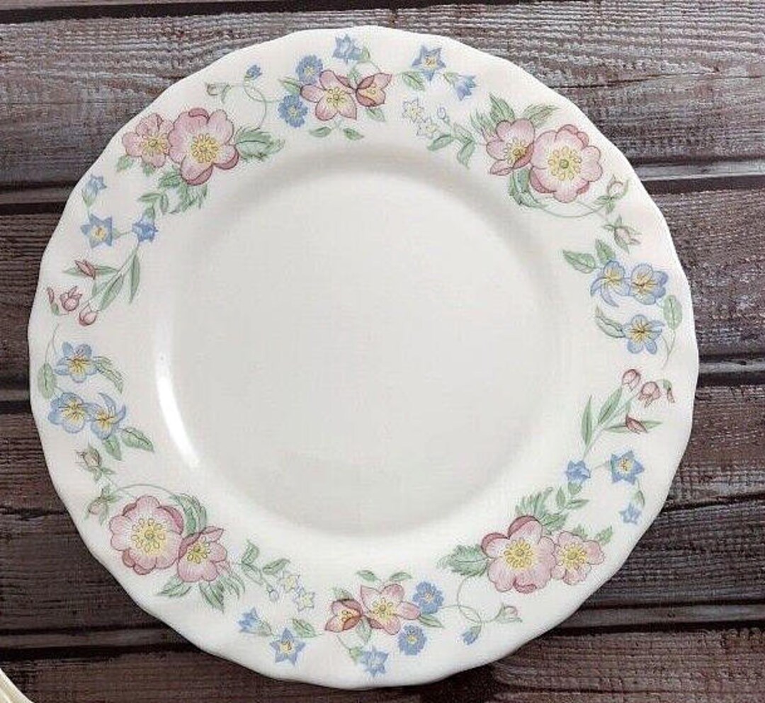Vintage Arcopal Champetre France Floral Scalloped Edge Salad Plates