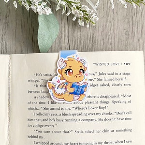 Golden Book Dragon Magnetic Bookmark, Romantasy Bookmark, Magnetic Bookmark , Gifts for Bookworms,Cute Bookmarks, Book Dragon, Cute Bookish bild 3