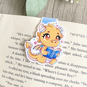 Golden Book Dragon Magnetic Bookmark, Romantasy Bookmark, Magnetic Bookmark , Gifts for Bookworms,Cute Bookmarks, Book Dragon, Cute Bookish bild 2