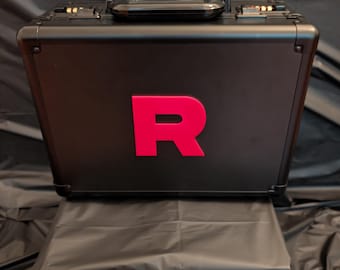 Niestandardowa walizka Team Rocket