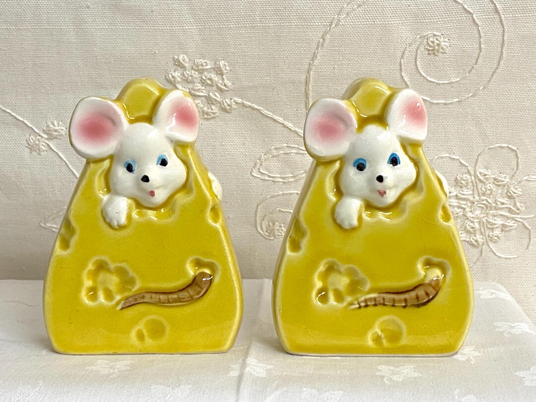 vintage-japan-mouse-in-yellow-cheese-salt-and-pepper-shakers-cute-mice