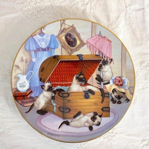 Vintage 1988 Hamilton Collection Attic Attack Siamese Cat and Kittens Wall Plate