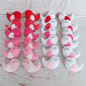 Love birds ornaments Felt Valentine birds with hearts Cute birds decorations Valentines day love decor Set of birds Valentines tree decor