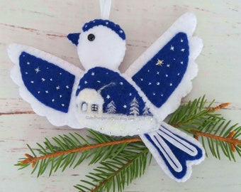 Ukraine shop Bird with spread wings ornament Felt Personalized bird ornament Bird lovers gift Needle felted bird