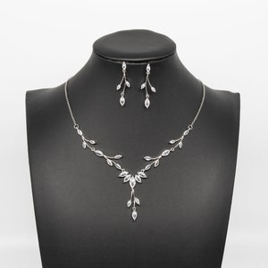 Floral Bridal Jewelry Set: Silver Wedding Necklace and Earrings