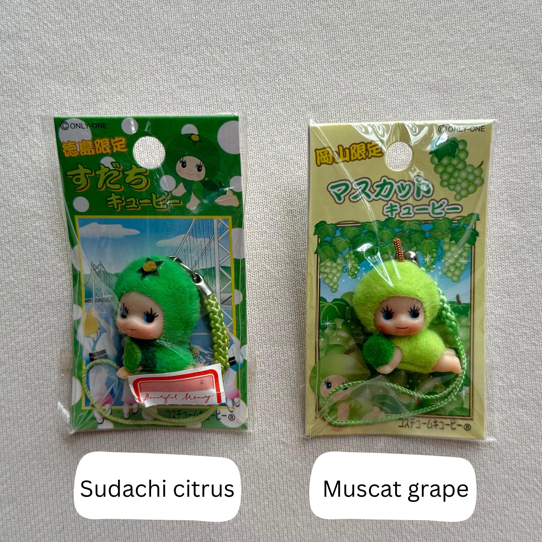 キューピーQPぬいぐるみチャームストラップ（ミニペーパーバック版
