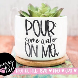 Giet wat water op mij SVG, Instant Digital Download, SVG voor sappige plantenbak, Cricut Cutting File, SVG voor Plant Lover, Design Space File