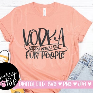 Vodka Happy Water For Fun People SVG, Download digitale istantaneo, Camicia da bere da giorno, File di taglio Cricut, Design a sublimazione, Trasferimento di calore