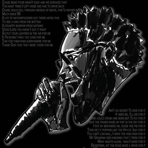 Puede incluir: Ilustración en blanco y negro de una persona cantando en un micrófono. El texto "MULTI 'TIL THE SUN DIE" está en la parte inferior de la imagen. La letra de una canción está en el lado derecho de la imagen.