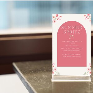 Menu minimaliste de cocktails de fruits d'été crème