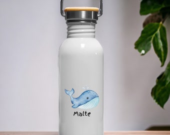 personalisierte Edelstahl Trinkflasche mit Bambusverschluss Wal | Nachhaltig | Unisex für Junge und Mädchen