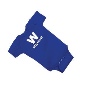 Body infantil customizável fly the w chicago, macacão infantil no1, fã de beisebol, nb 6 9 12 18 24 meses, personalizado, escolha o nome do esporte da equipe