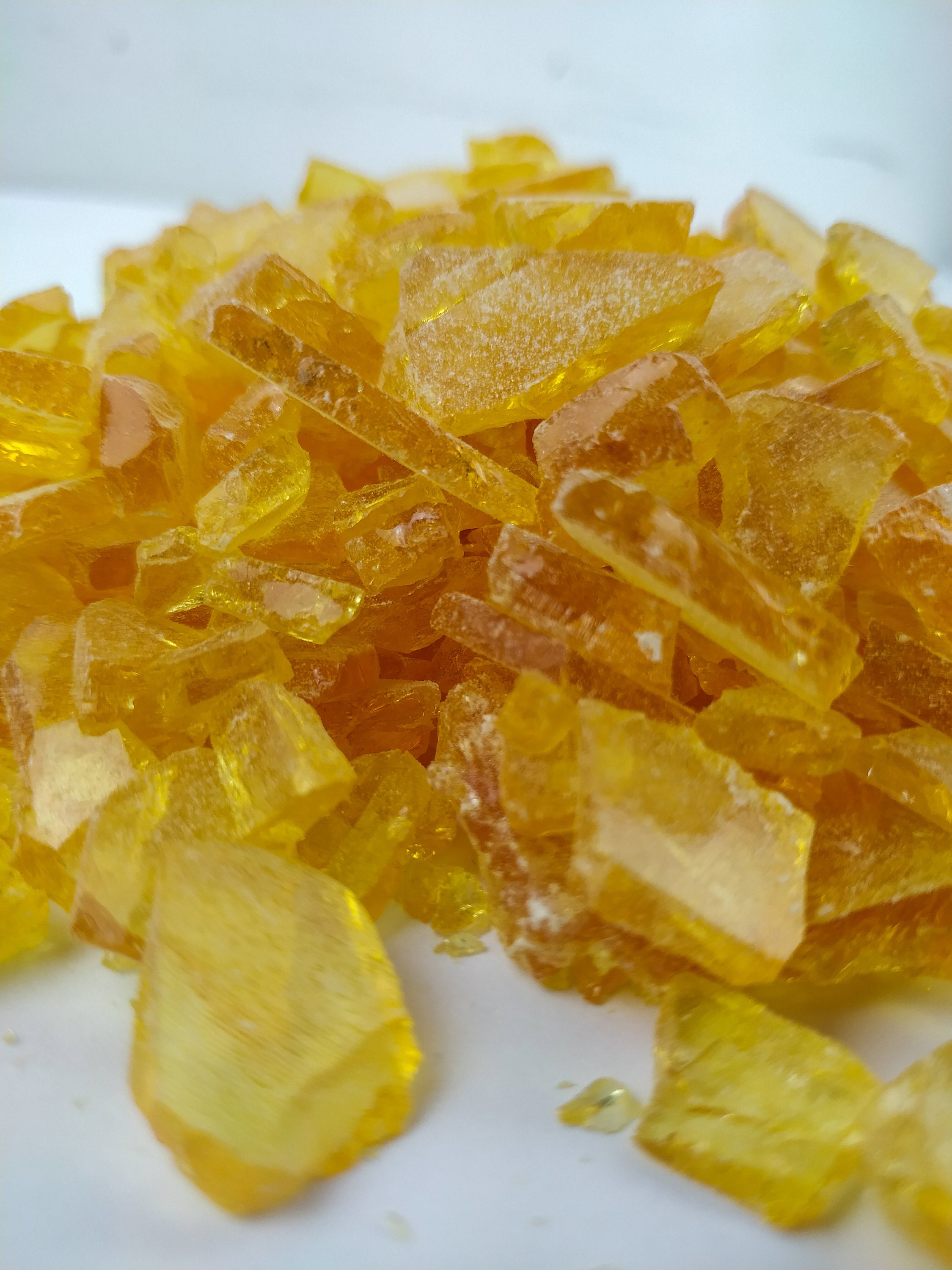 Pure Gum rosin pine resin colophony Flakes 700 grams 100% Natural 1,54 lb