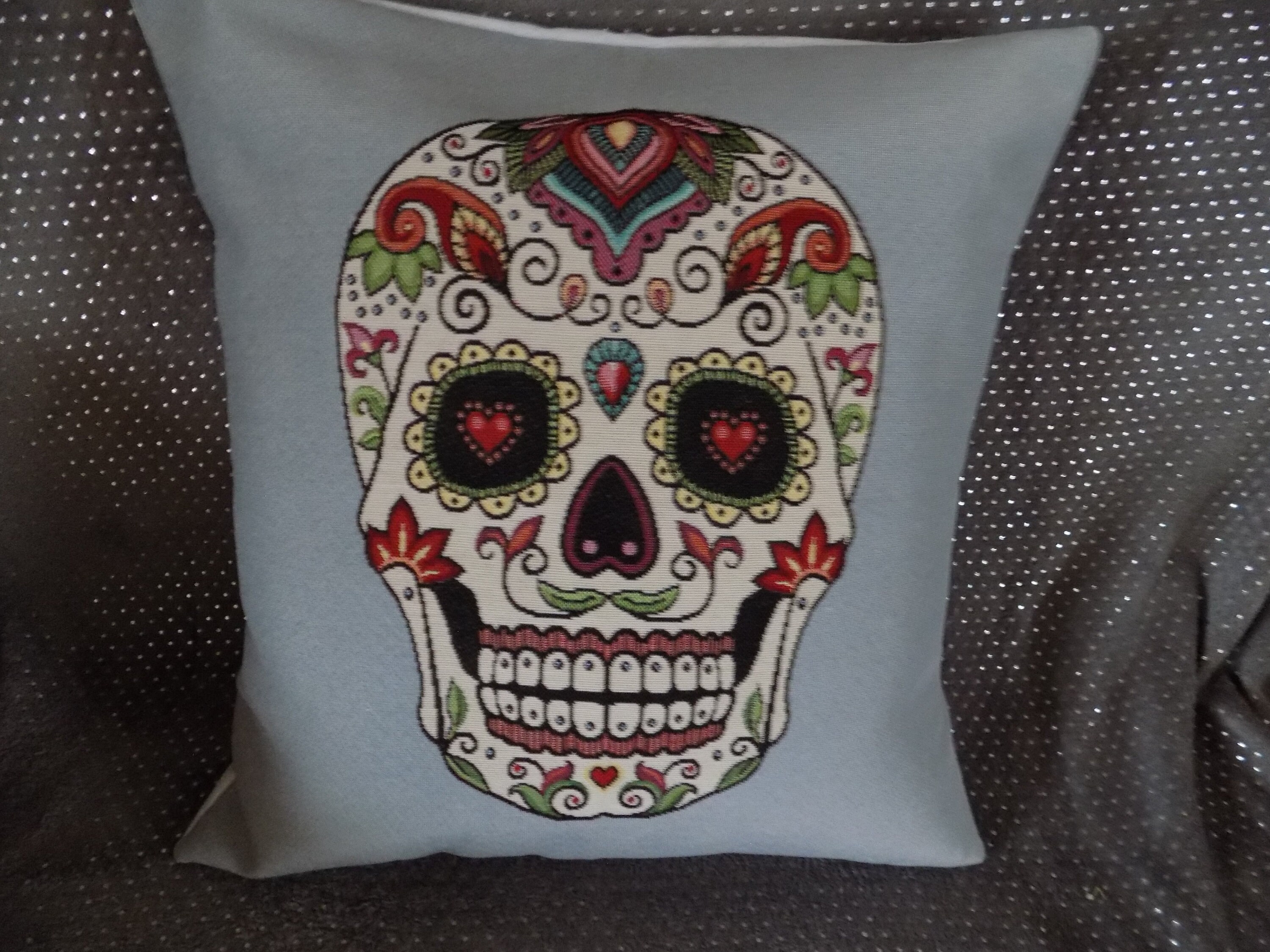 Housse de Coussin Jacquard Motif Placé Tête Mort 45x45 cm.