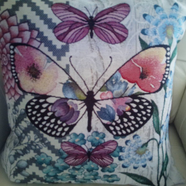 Housse de coussin tapisserie jacquard papillon et fleurs  45x45 cm.