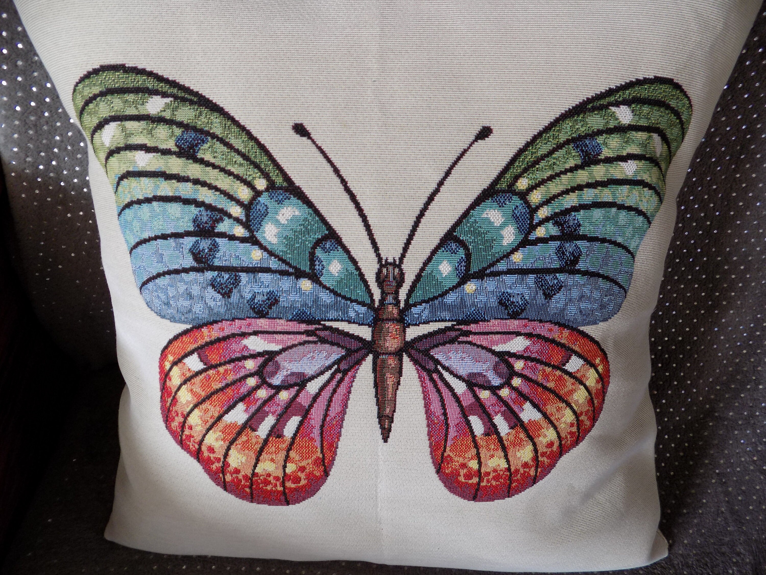 Housse de Coussin Tapisserie Jacquard Motif Placé Papillon 45x45 cm.