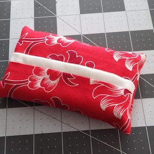 Red Flowered Pocket Tissue Holder, Tissue Pouch, Purse Tissue holder, Fabric Tissue Holder, Car or  Travel  tissue holder