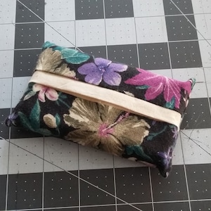 Pocket Tissue Holder with Flowers, Purse Tissue holder, Fabric Tissue Holder, Car or  Travel  tissue holder