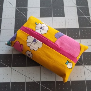 Pocket Tissue Holder with Flowers, Tissue Pouch, Purse Tissue holder, Fabric Tissue Holder, Car or  Travel  tissue holder